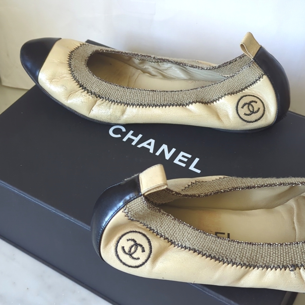 CHANEL Beige and Black Cap-Toe Ballet Flats